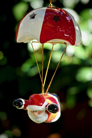 santa-claus-parachute.jpg santa-claus-parachute.jpg