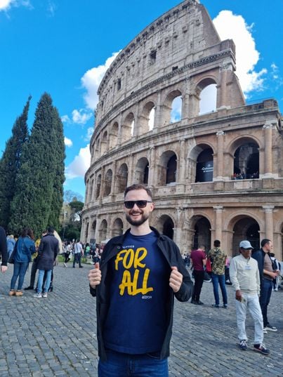 spotlight4.jpg spotlight4.jpg