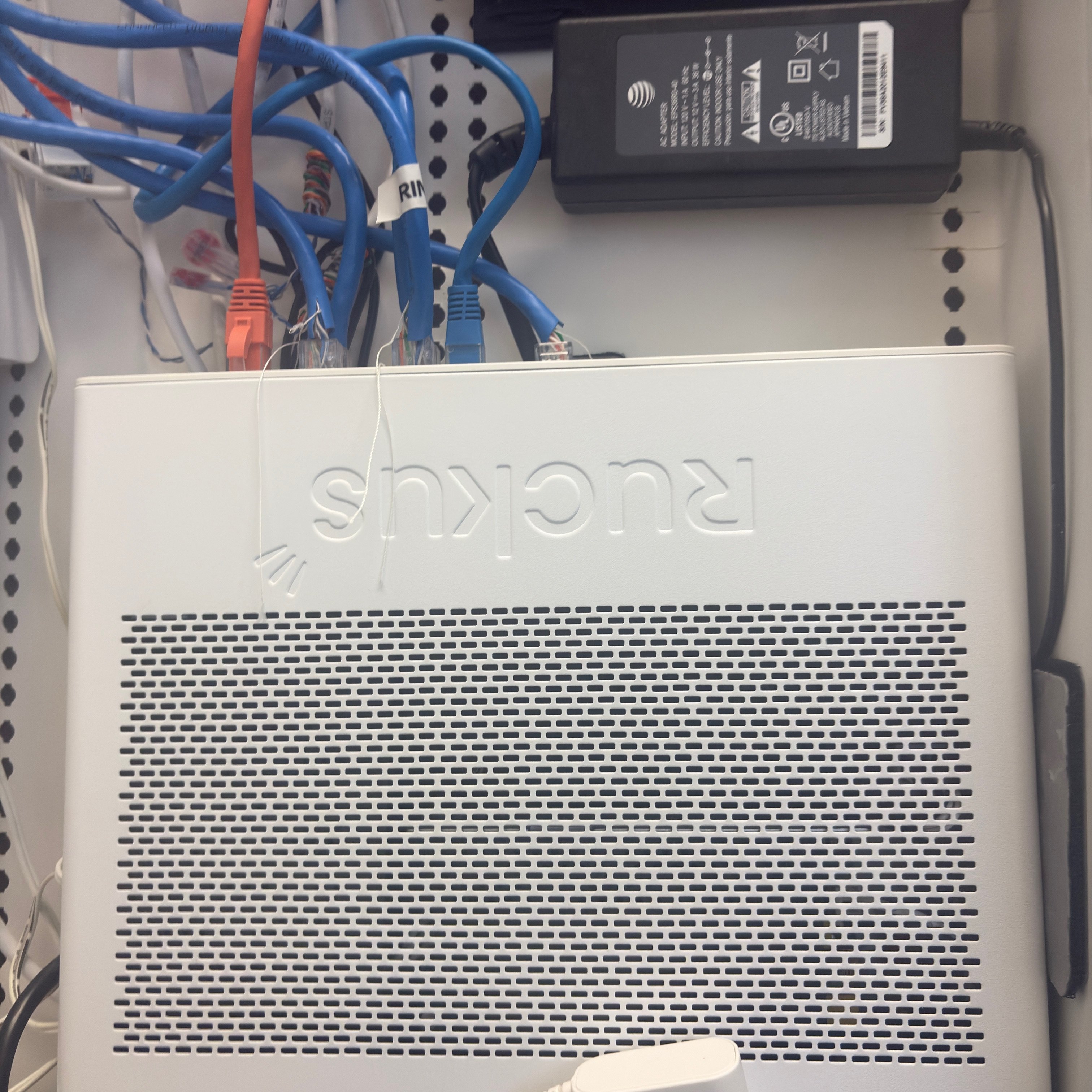 Sweech Power NO Power on Access Points and ICX-7150-C12P Switch - RUCKUS Networks ...