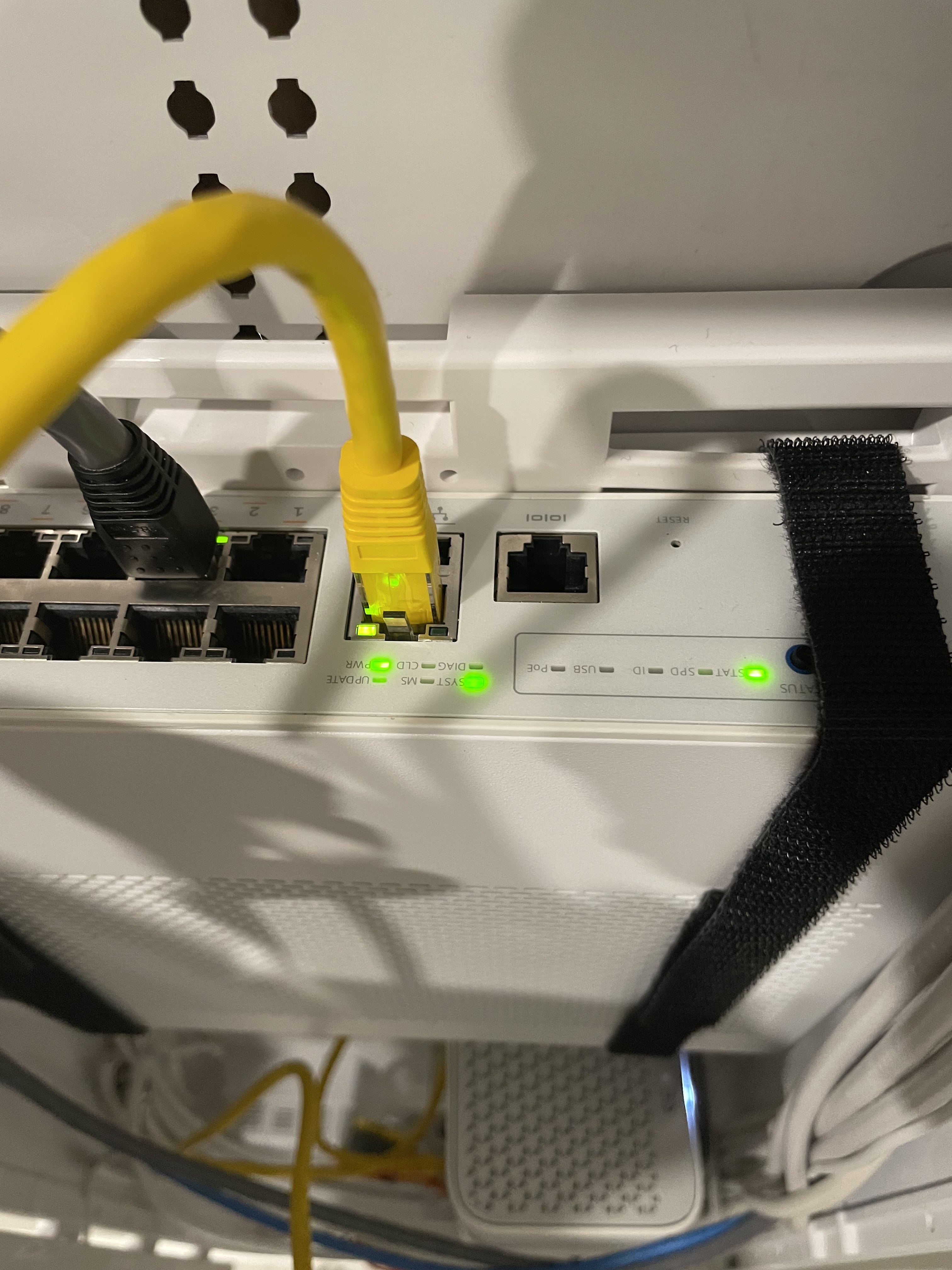 SWITCH 1.jpg SWITCH 1.jpg