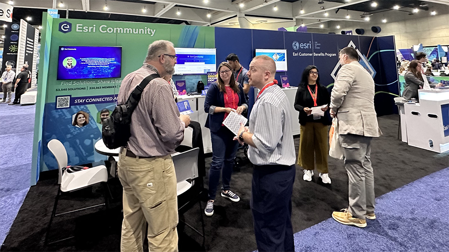 UC2023_EC Booth with Attendees.png UC2023_EC Booth with Attendees.png